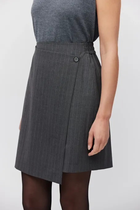 Šedá vlněná mini sukně s tenisovým vzorem