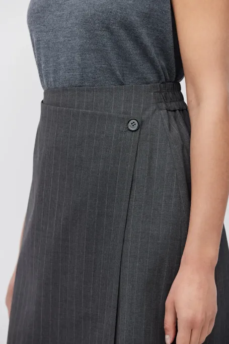 Šedá vlněná mini sukně s tenisovým vzorem