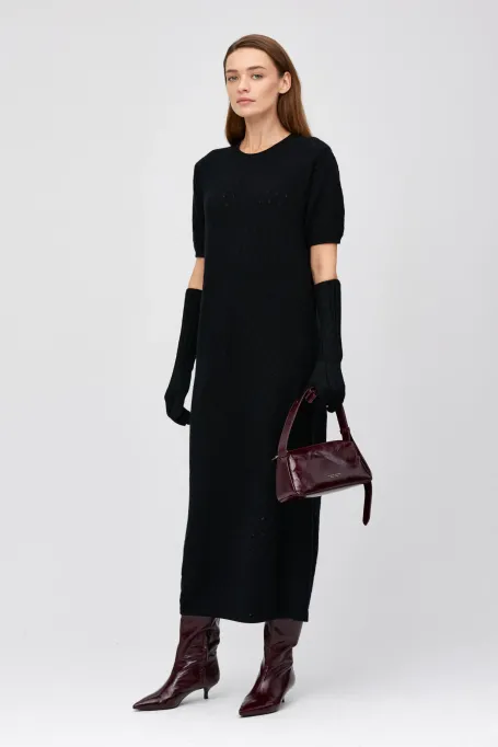 Šaty z merino vlny a příměsi alpaky.