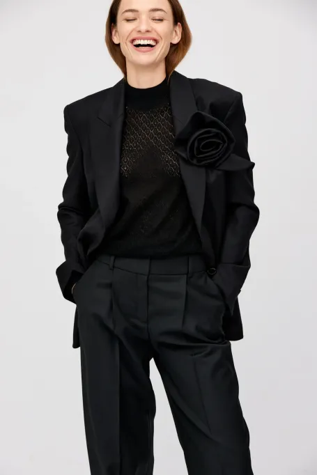 Vlněný blejzr se širokými rameny k obleku