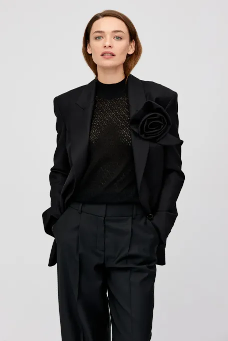 Vlněný blejzr se širokými rameny k obleku