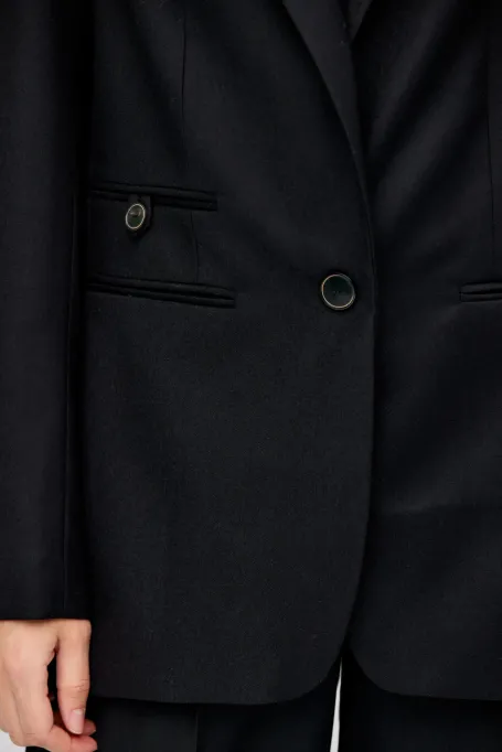 Vlněný blejzr se širokými rameny k obleku