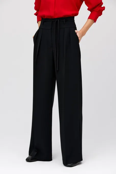Černé kalhoty s širokým nohavicí