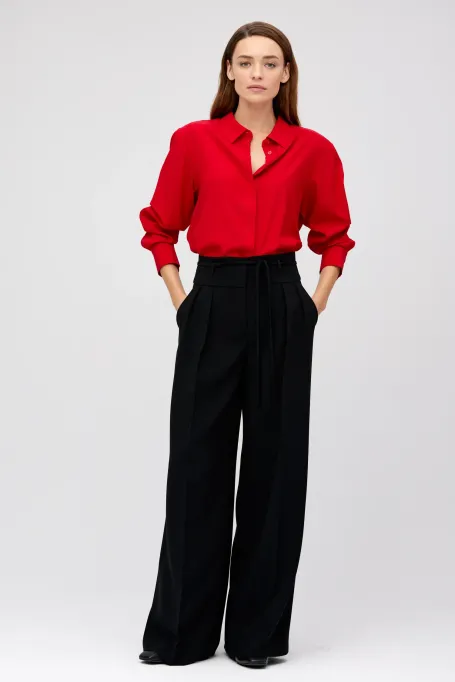 Černé kalhoty s širokým nohavicí