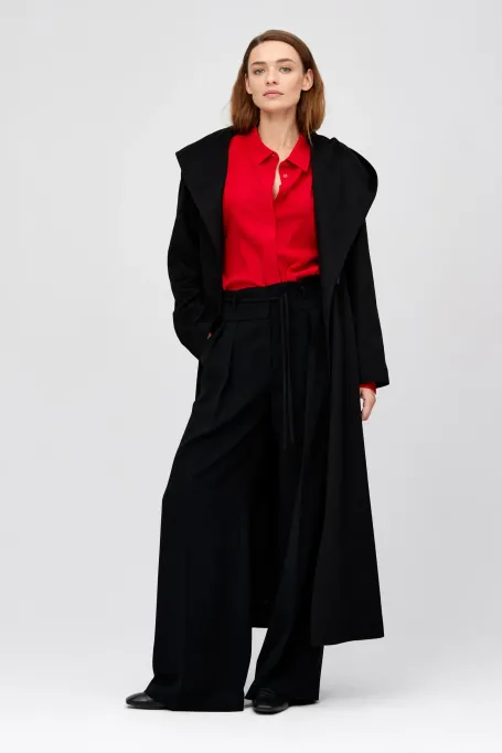 Černé kalhoty s širokým nohavicí