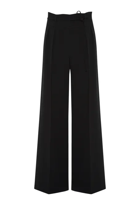Černé kalhoty s širokým nohavicí