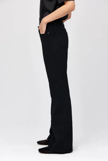 Černé džíny s rovnou nohavicí