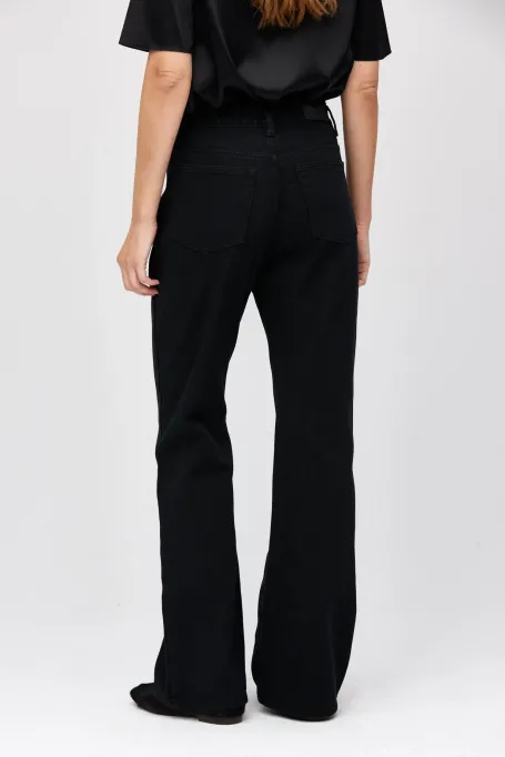 Černé džíny s rovnou nohavicí