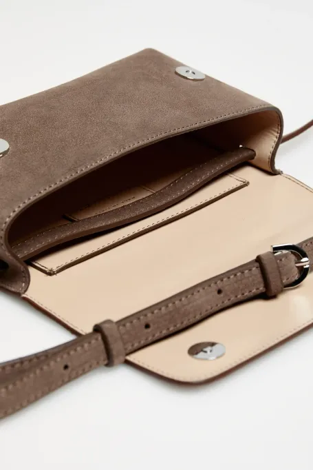 Hnědá kabelka ze semišové kůže