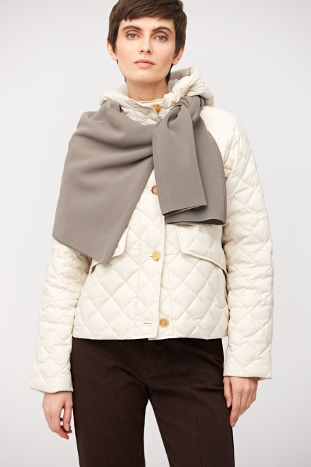 Krátká béžová péřová bunda s kapucí