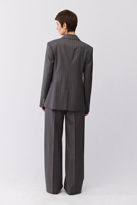 Šedé vlněné sako s proužky do obleku