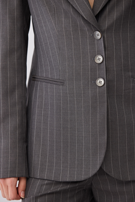 Šedé vlněné sako s proužky do obleku