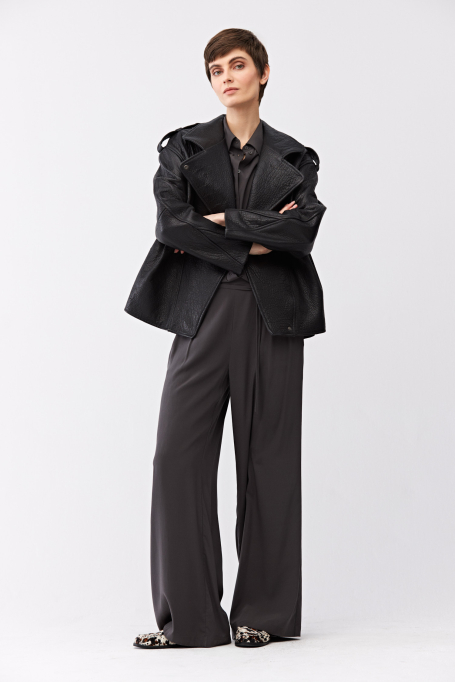 Široké šedé hedvábné kalhoty