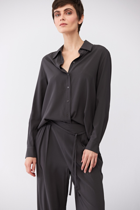 Šedá hedvábná košile