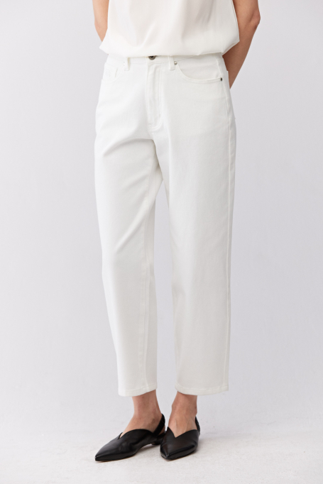 Bílé barrel džíny