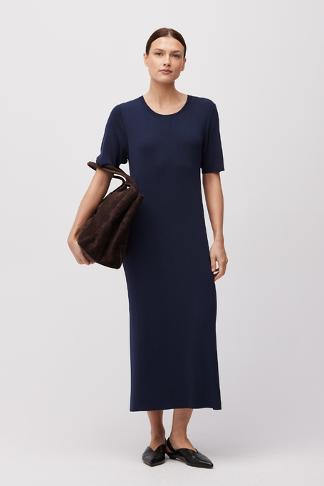Tmavě modré úpletové midi šaty
