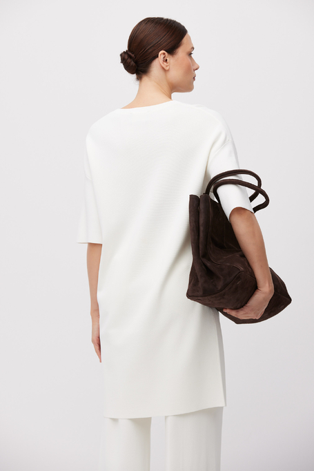 Bílé volné šaty z úpletu