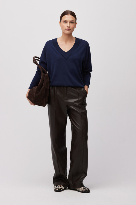 Hnědé kožené kalhoty se širokou nohavicí