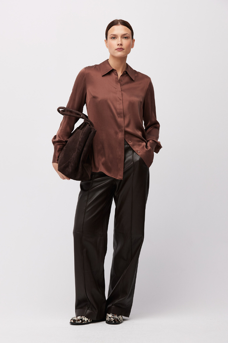 Hnědá volná hedvábná košile