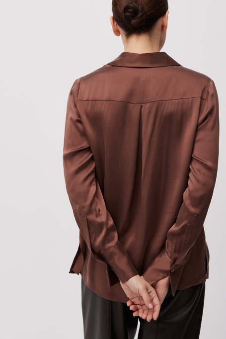 Hnědá volná hedvábná košile