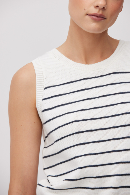 Bílá bavlněná halenka s černými proužky