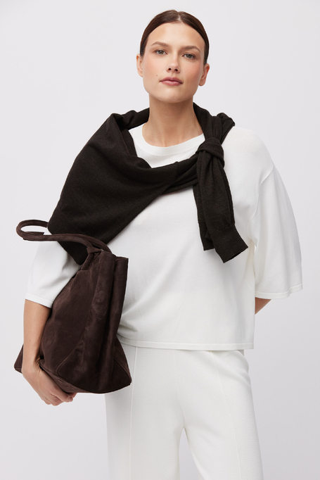 Bílá úpletová halenka s kulatým výstřihem