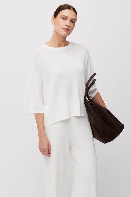 Bílá úpletová halenka s kulatým výstřihem