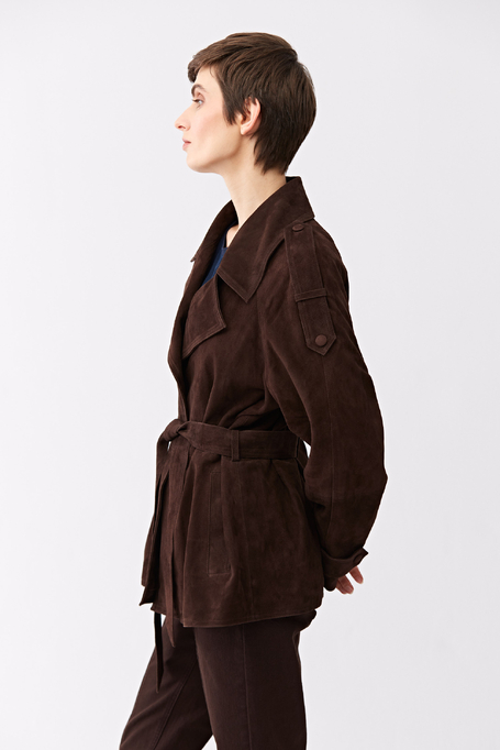 Hnědá kožená bunda s páskem