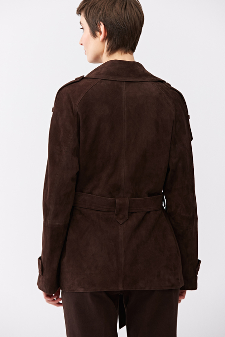 Hnědá kožená bunda s páskem