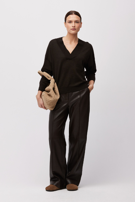 Hnědá halenka s jačí vlnou