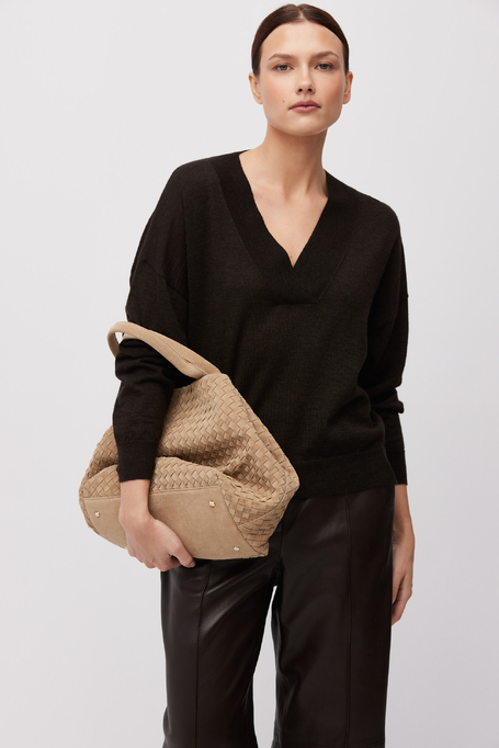 Hnědá halenka s jačí vlnou