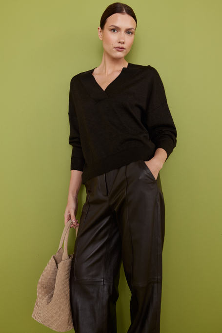 Hnědá halenka s jačí vlnou