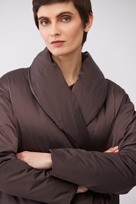 Hnědá péřová bunda s vázáním