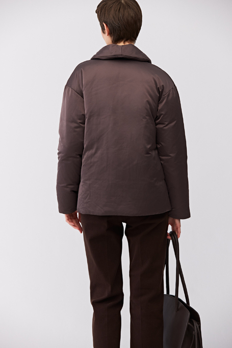 Hnědá péřová bunda s vázáním