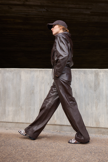 Hnědé kožené kalhoty se širokou nohavicí - Patrizia Aryton