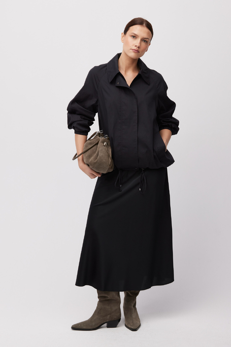 Černá midi sukně z hedvábí