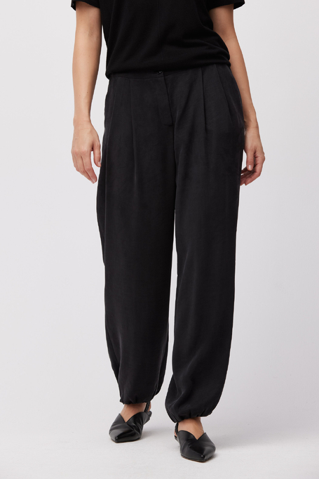 Černé kalhoty ze směsi lnu a lyocellu