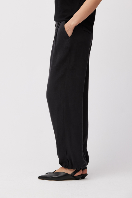 Černé kalhoty ze směsi lnu a lyocellu