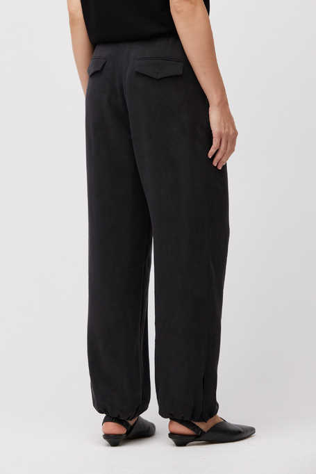 Černé kalhoty ze směsi lnu a lyocellu