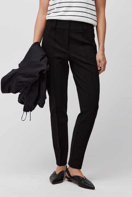 Černé kalhoty s úzkou nohavicí 