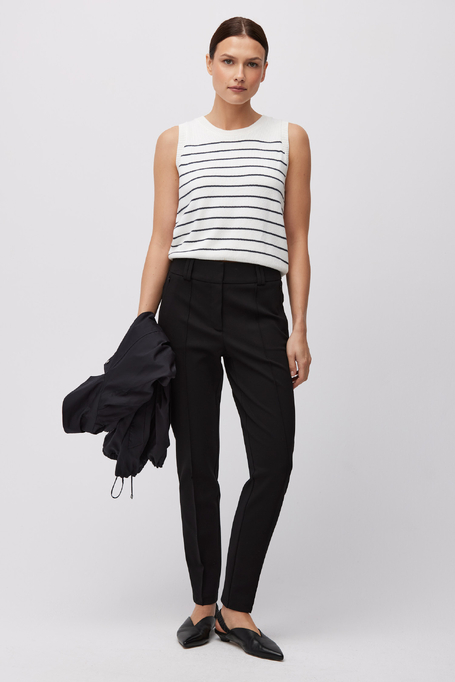 Černé kalhoty s úzkou nohavicí 