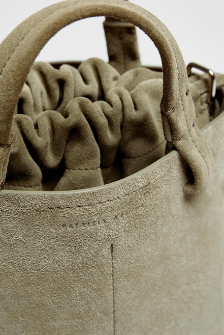 Zelená bucket kabelka ze semišové kůže - Patrizia Aryton Zelená bucket kabelka ze semišové kůže - Patrizia Aryton