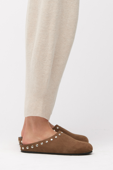 Hnědé semišové pantofle s cvoky - Patrizia Aryton