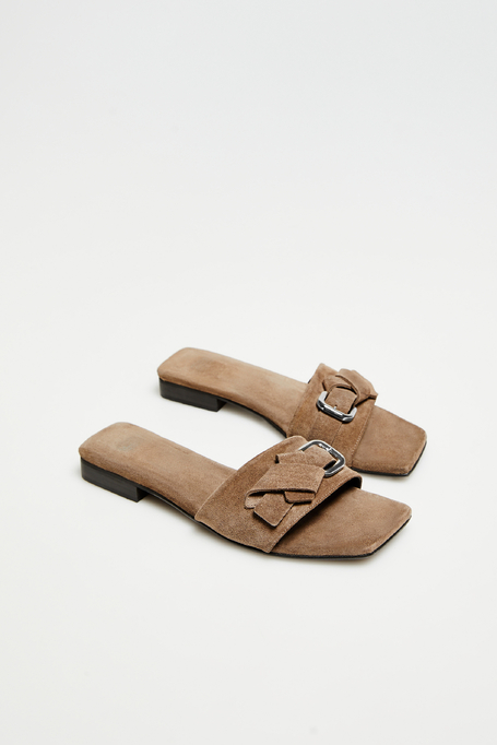 Šedé semišové pantofle s přezkou - Patrizia Aryton