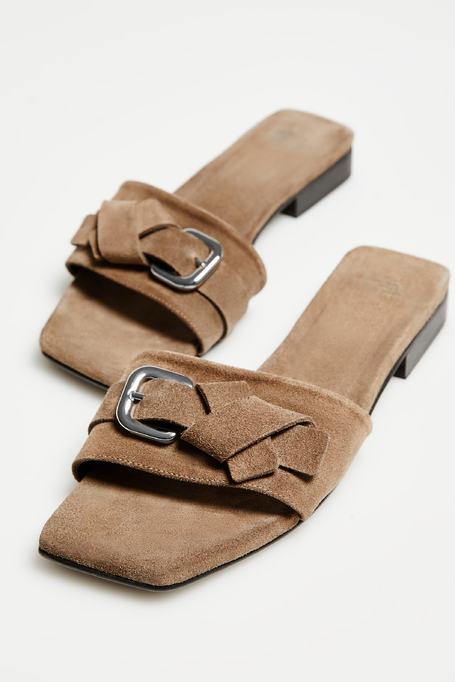 Šedé semišové pantofle s přezkou - Patrizia Aryton