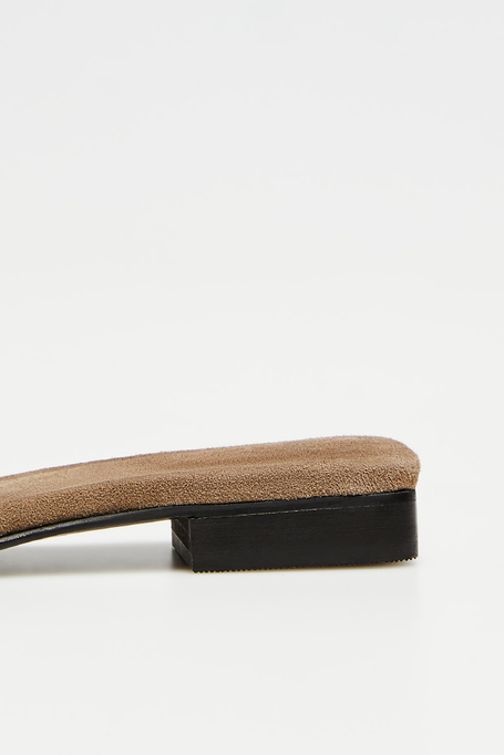 Šedé semišové pantofle s přezkou - Patrizia Aryton