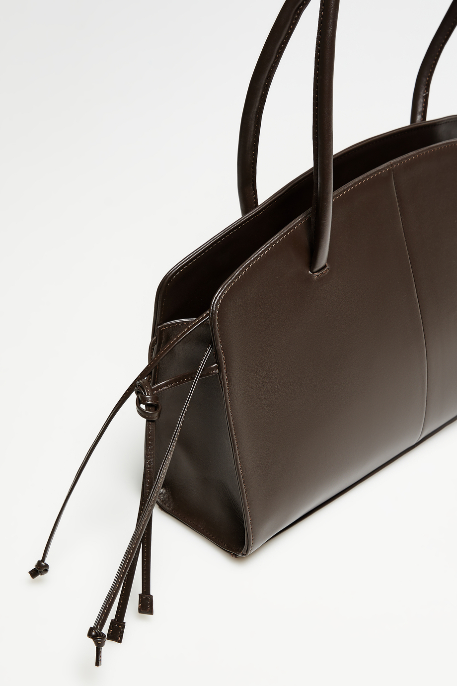 Čokoládově hnědá kožená kabelka se střapci - Patrizia Aryton Čokoládově hnědá kožená kabelka se střapci - Patrizia Aryton