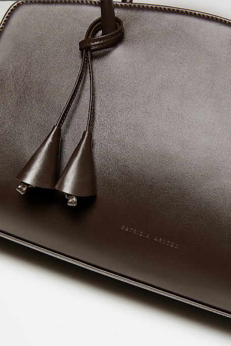 Čokoládově hnědá kožená kabelka se střapci - Patrizia Aryton Čokoládově hnědá kožená kabelka se střapci - Patrizia Aryton