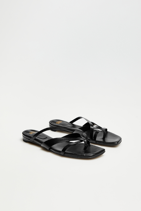 Černé kožené pantofle s nízkým podpatkem - Patrizia Aryton Černé kožené pantofle s nízkým podpatkem - Patrizia Aryton