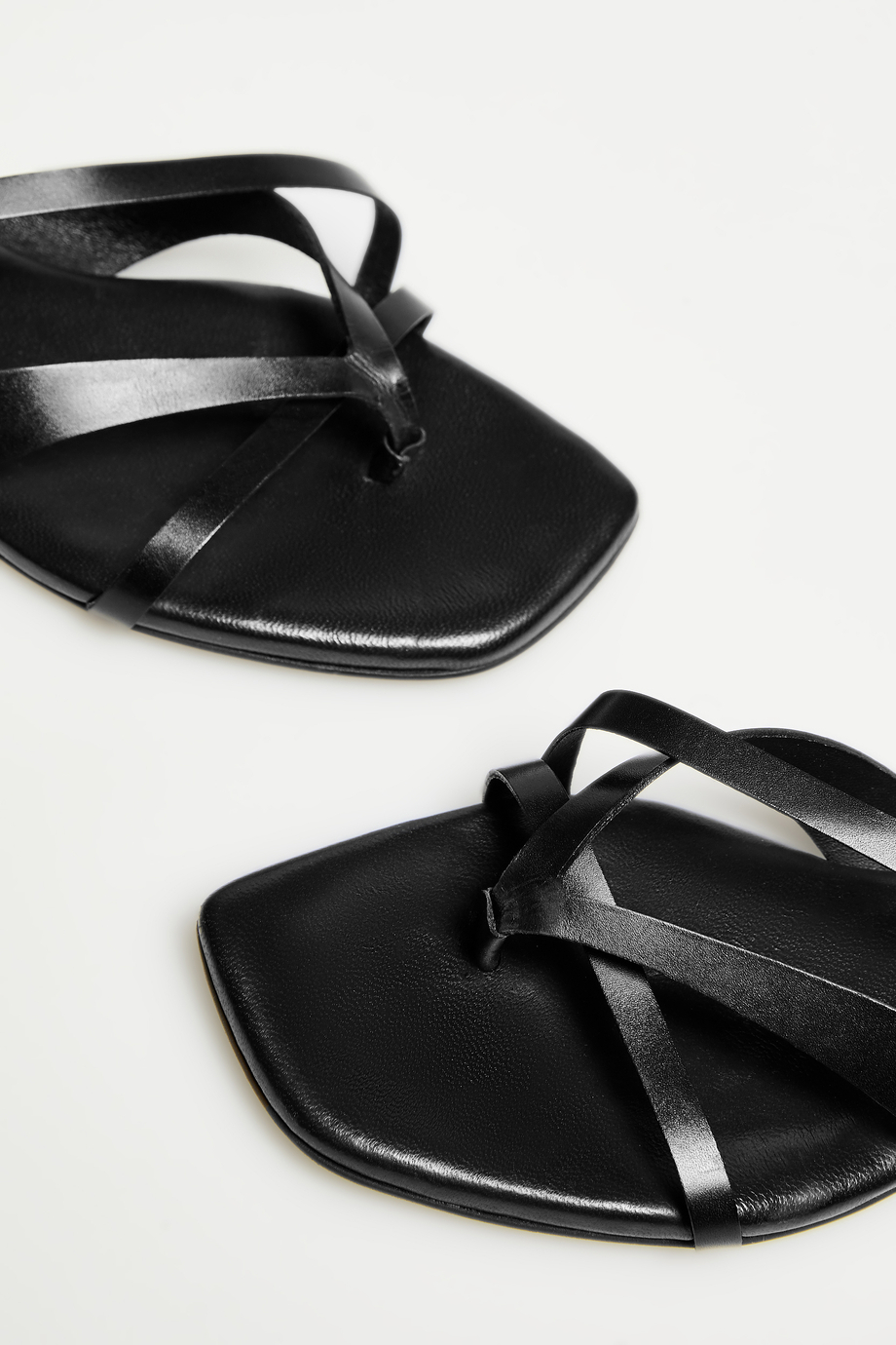 Černé kožené pantofle s nízkým podpatkem - Patrizia Aryton Černé kožené pantofle s nízkým podpatkem - Patrizia Aryton